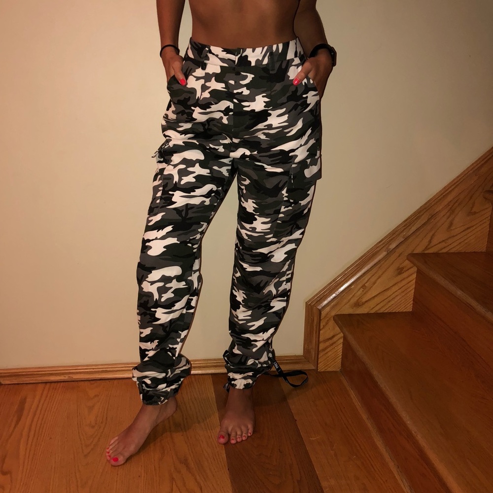 PrettyLittleThing Gray/Green Camo Print Trousers